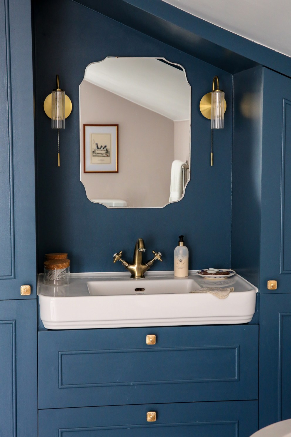 WD18 Bathroom | Art Deco Inspired Vanity Details | Interior Designers